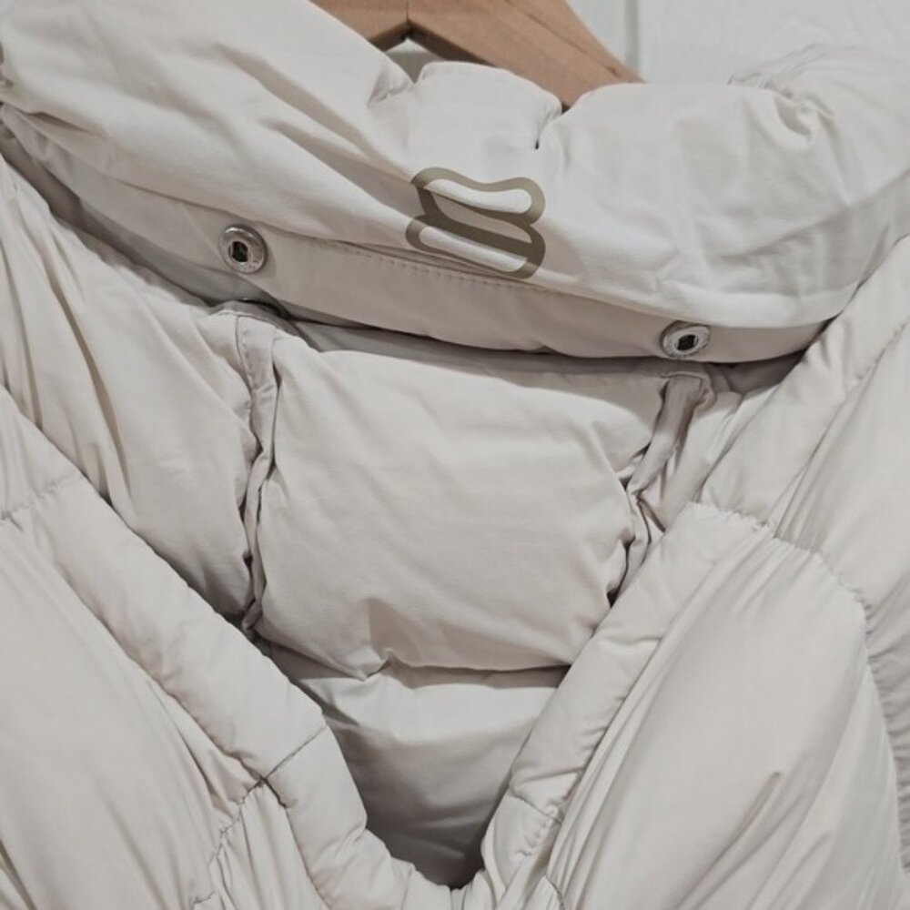 Aritzia The Super Puff™ The SuperSnug Puff™ Mid Jacket - Picture 7 of 11